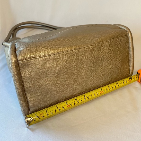 Neiman Marcus - L/G Metallic Faux Leather Shopping Tote - Picture 3 of 8